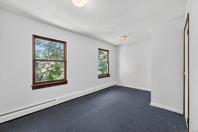 Building Photo - 33 Guilford St