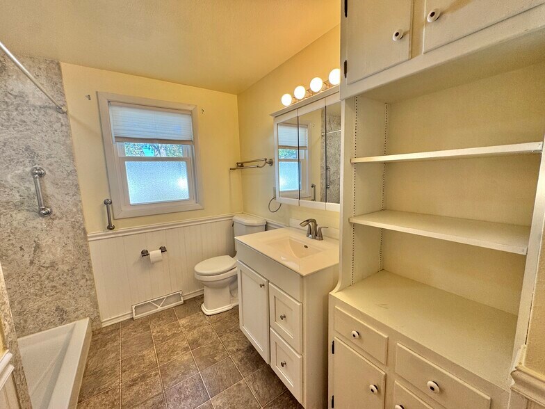 Bathroom - 1798 Chateau Dr