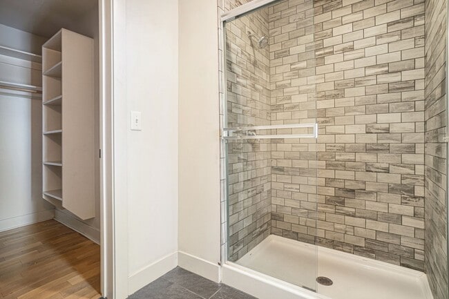 Building Photo - Modern 1 Bedroom, 1 Bath Apartment Home  Located In Historic Westport