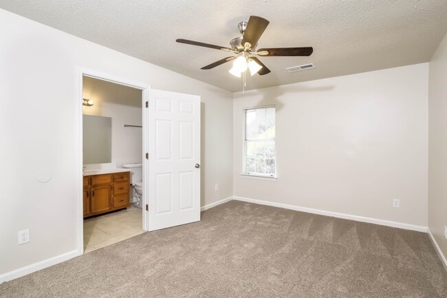 Building Photo - 7073 Gleneagles Dr