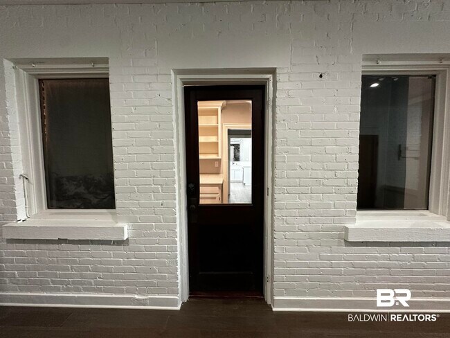 Building Photo - 120 W Laurel Ave