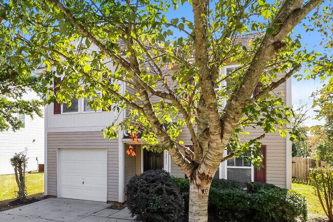 Building Photo - 7211 Waldon Park Lane