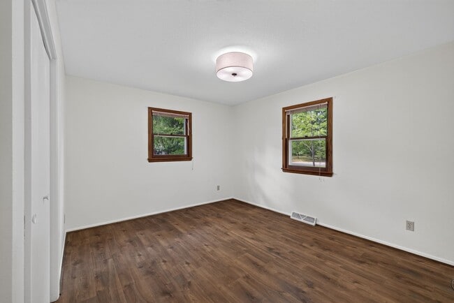 Building Photo - 13503 Meredith Dr N