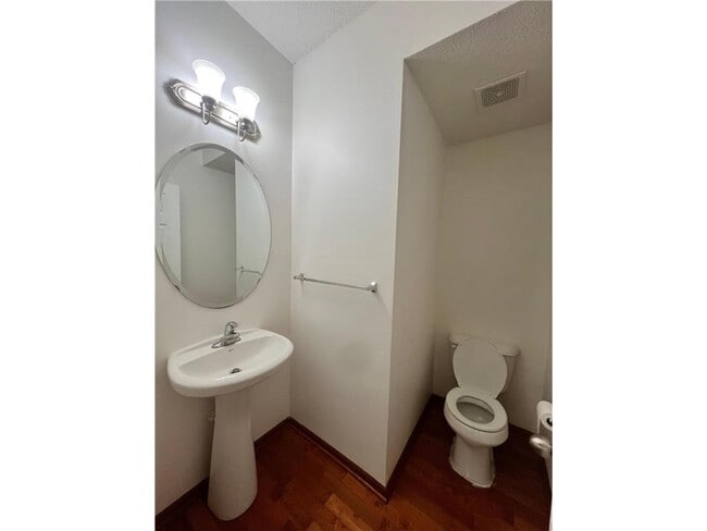Building Photo - 5026 Yuma Ln N