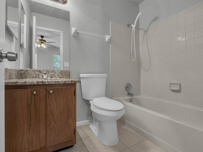 Building Photo - Newly Renovated 2/2.5 Townhome in Winter S...