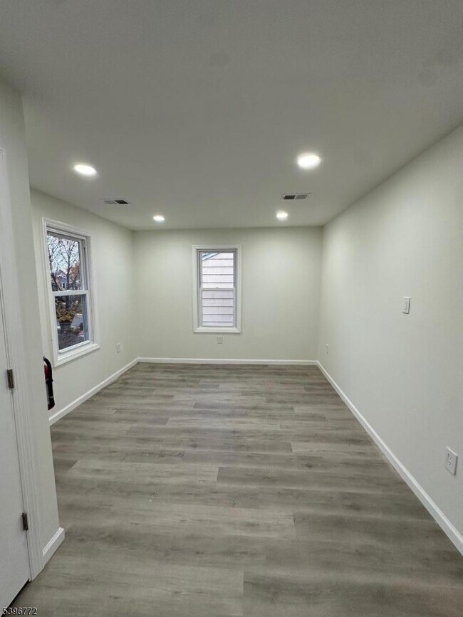 Building Photo - 112 Fairview Ave