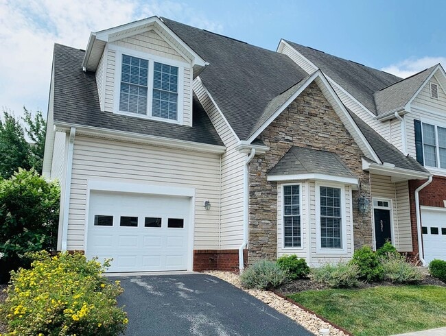 Building Photo - 331 Sheliah Ct