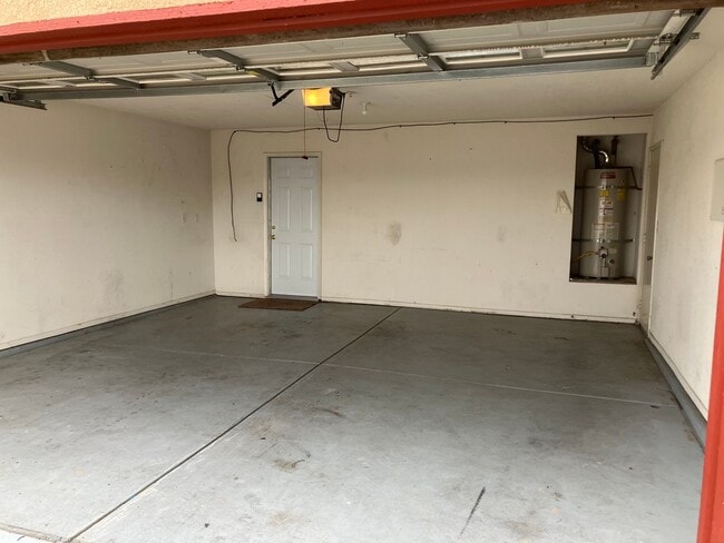 Building Photo - 4 Bedroom 2 Bath House for Rent