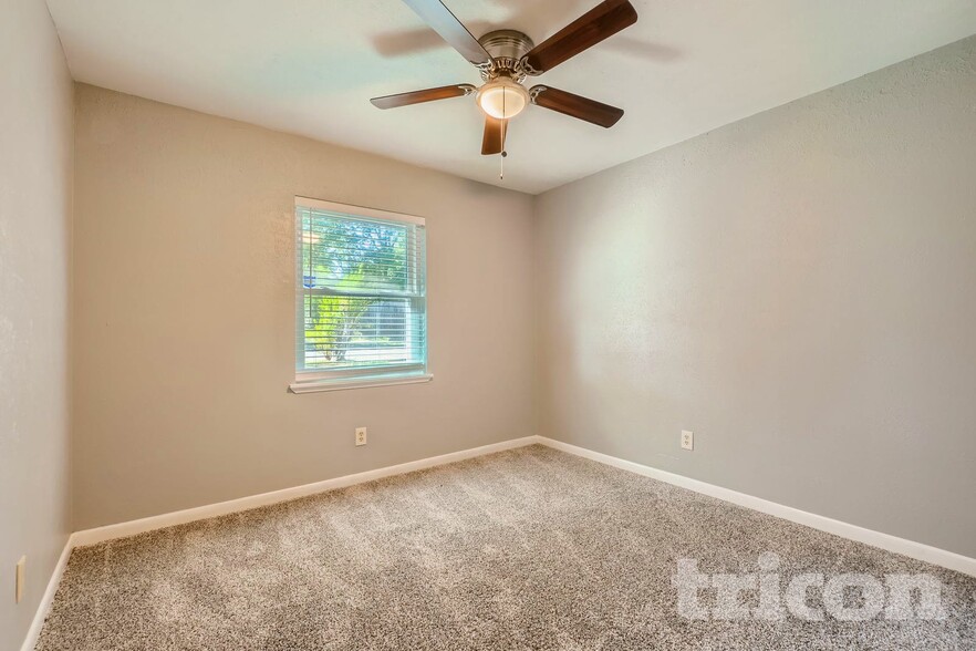 Building Photo - 6026 Lakecrest Dr