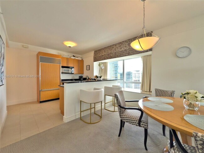 Building Photo - 1435 Brickell Ave