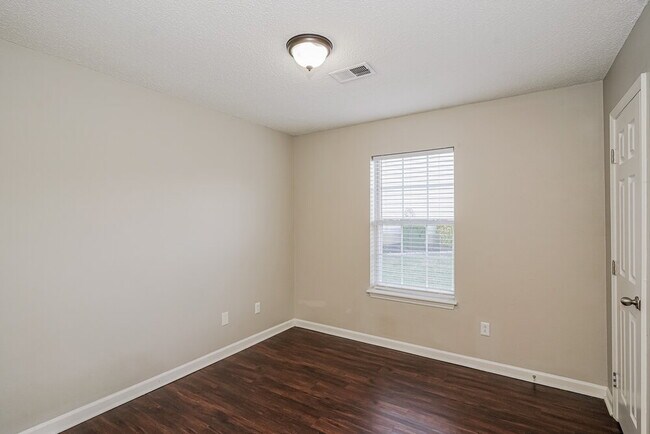 Building Photo - 306 Hank Aaron Cove