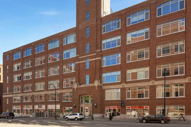 Building Photo - 700 N Washington Ave