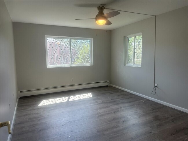 Building Photo - 21 Fernview Ave