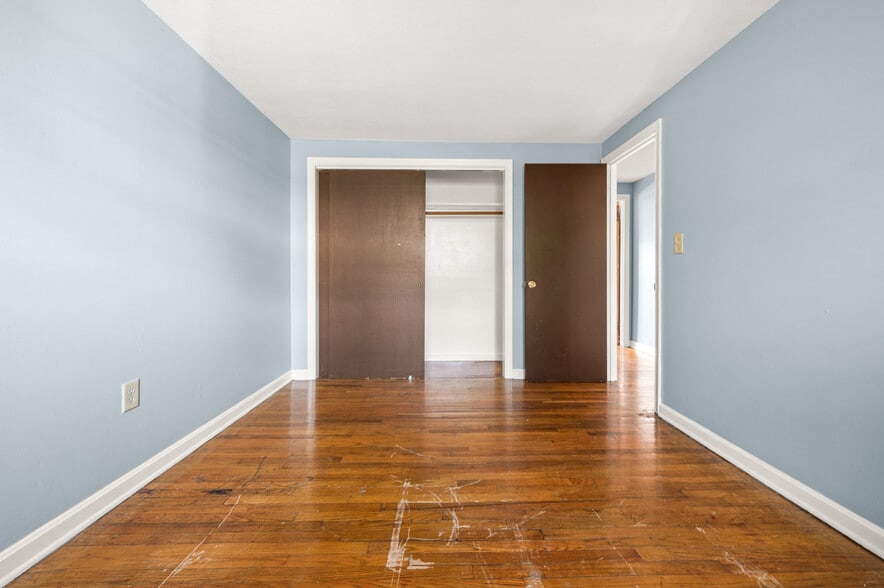 Building Photo - 328 Park Ave