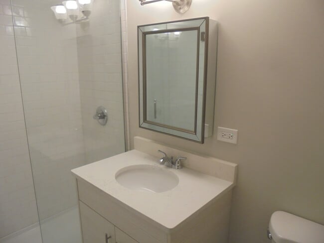 Building Photo - 1808 W Ridgeland Ave