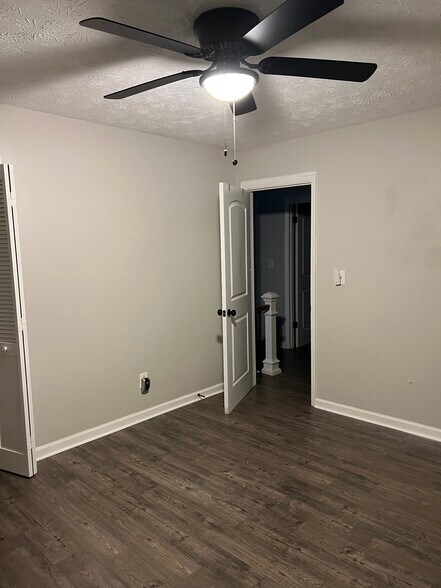 Building Photo - 1105 Sweetwater Cir