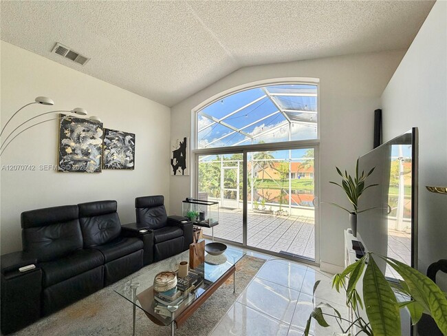 Building Photo - 415 NW 165th Ave