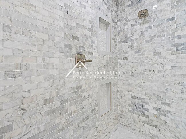 Building Photo - Updated 4bd/2ba Folsom Home with 3 Car Gar...