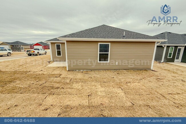 Building Photo - NEW 3 Bedroom Near Joplin, MO