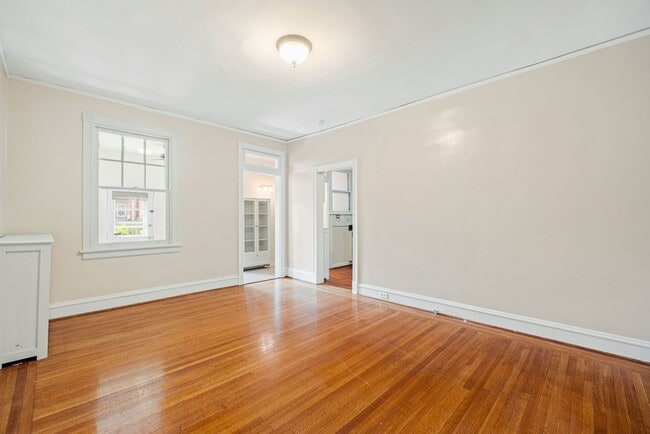 Building Photo - 3 Bedroom Home off of Patterson Ave **Avai...