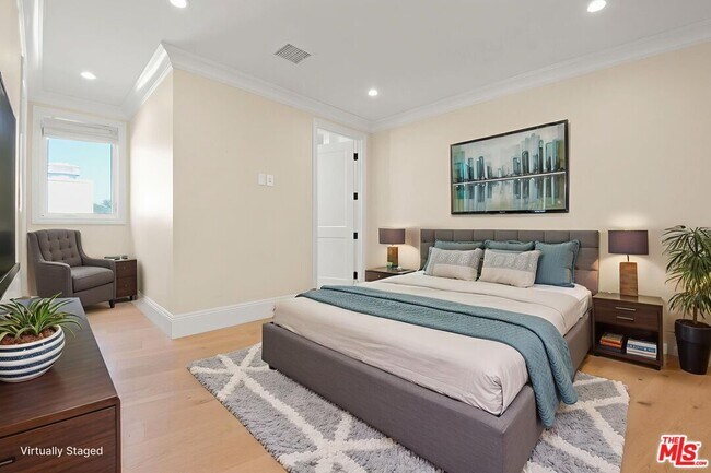 Building Photo - 1153 S Clark Dr