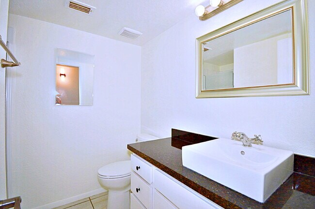 Building Photo - "Spacious 960 Sq Ft Studio Oasis in Vibrant Palm Springs!"