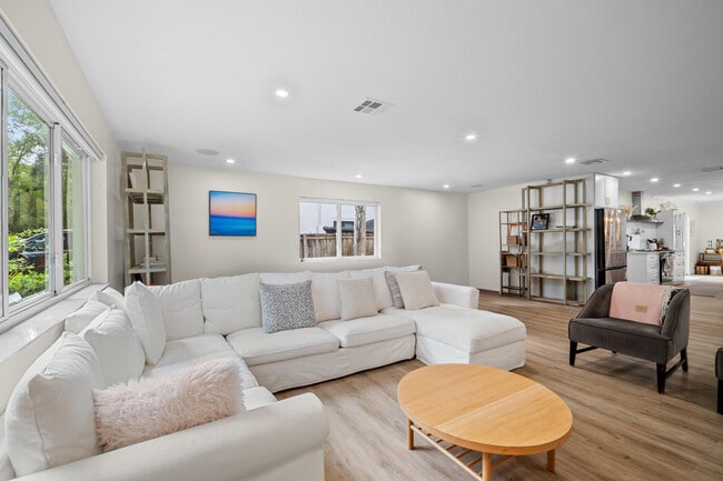 Building Photo - 2421 SW 29th Way