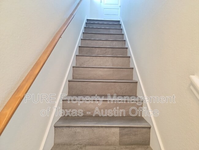 Building Photo - 2109 Maxwell Ln