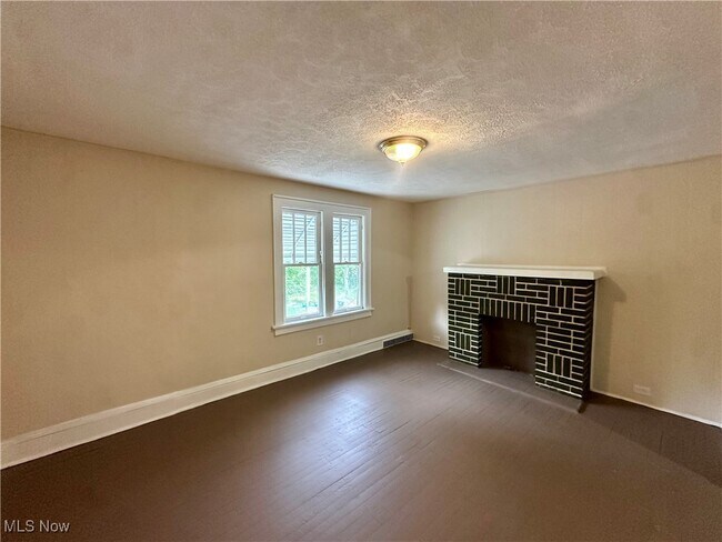 Building Photo - 1248 Pondview Ave
