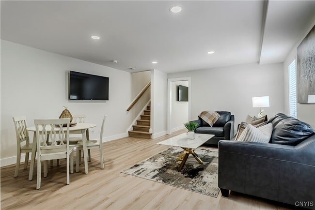 Building Photo - 1104 Main St