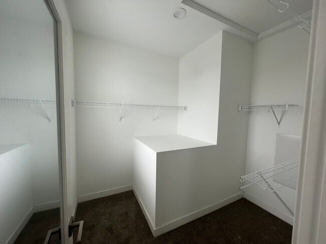 Building Photo - Completely upgraded large townhome with solar!!