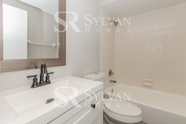 Building Photo - This charming 3BR 2BA home is ready to welcome you home