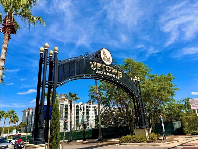 Building Photo - 120 BLUE POINT Way