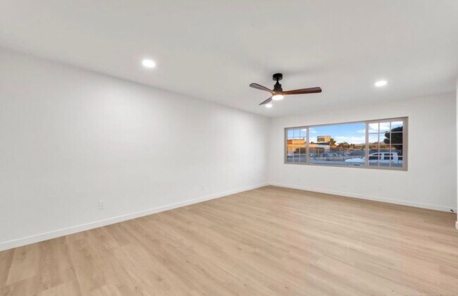 Building Photo - 736 18th St