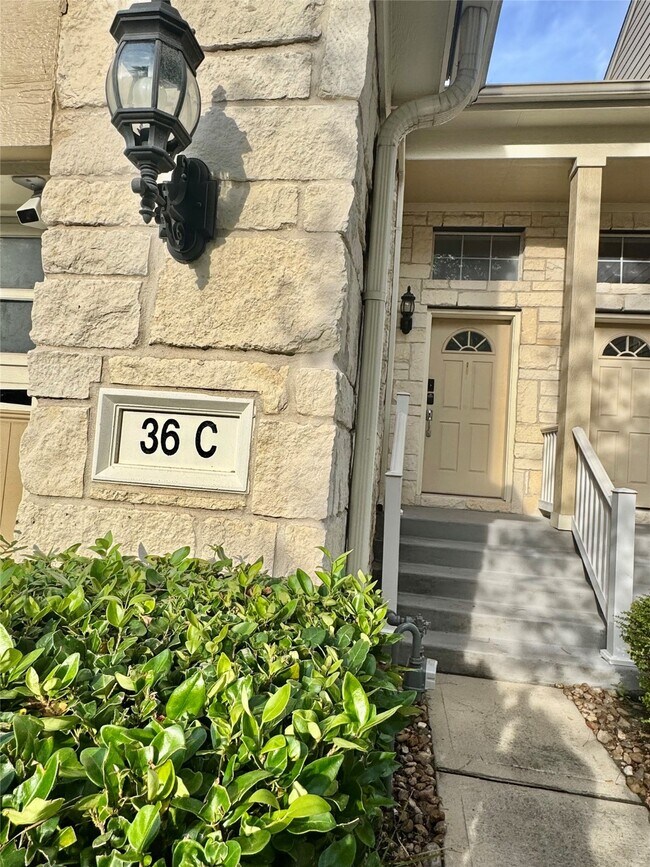 Primary Photo - 13600 Breton Ridge St