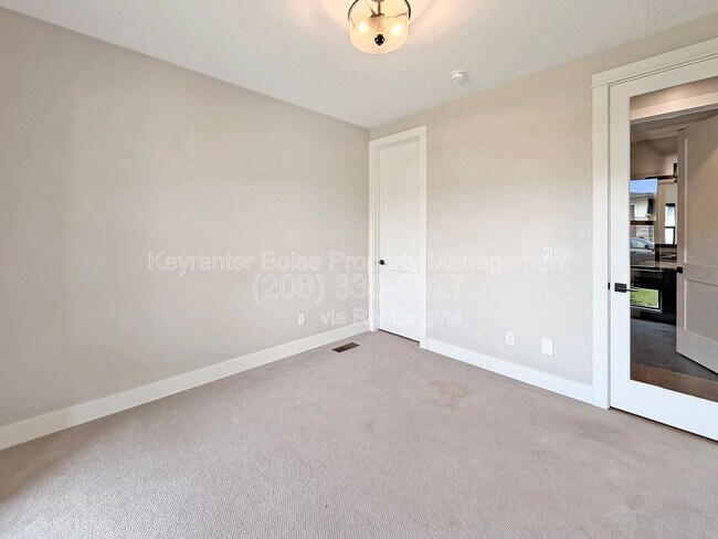 Building Photo - 8343 W Sparks Lake Dr