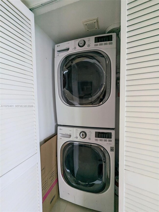 Building Photo - 555 NE 15th St