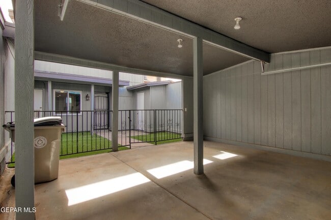 Building Photo - 6001 Morning Glory Cir