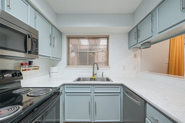 Building Photo - 10188 Beekman Pl Dr