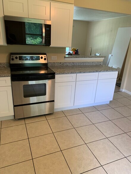 Building Photo - 13918 Marybrook Dr