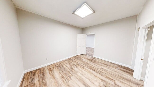 Building Photo - 2437 Indianola Ave