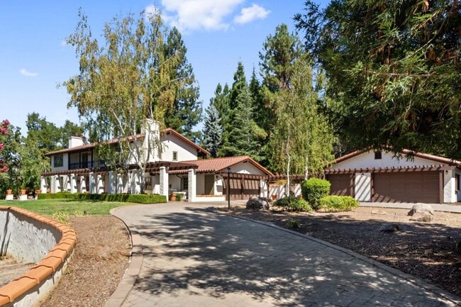 Primary Photo - 190 Portola Rd