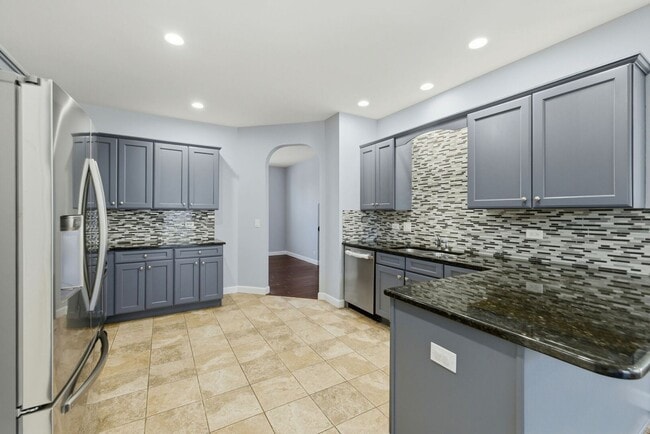 Building Photo - 218 Goldenrod Dr