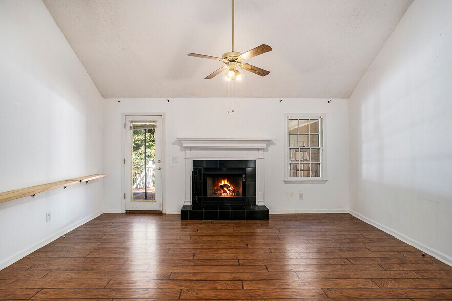 Building Photo - 175 Autumn Cv