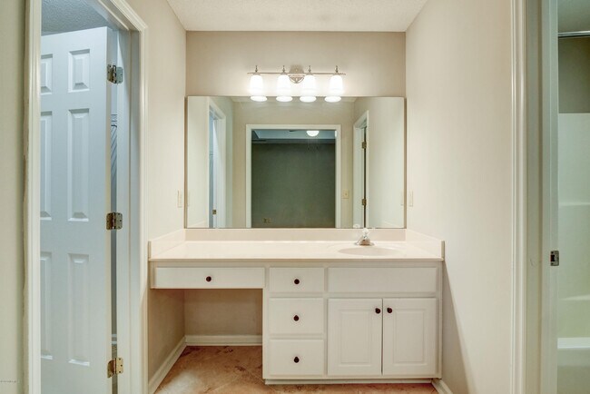 Building Photo - 203 Wagon Wheel Way