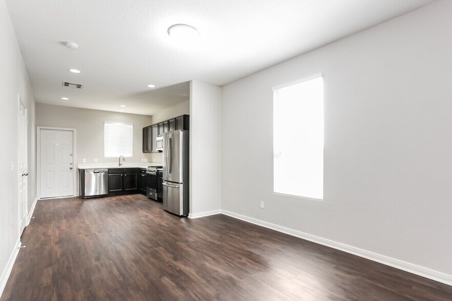 Building Photo - 6627 Dayridge Ln