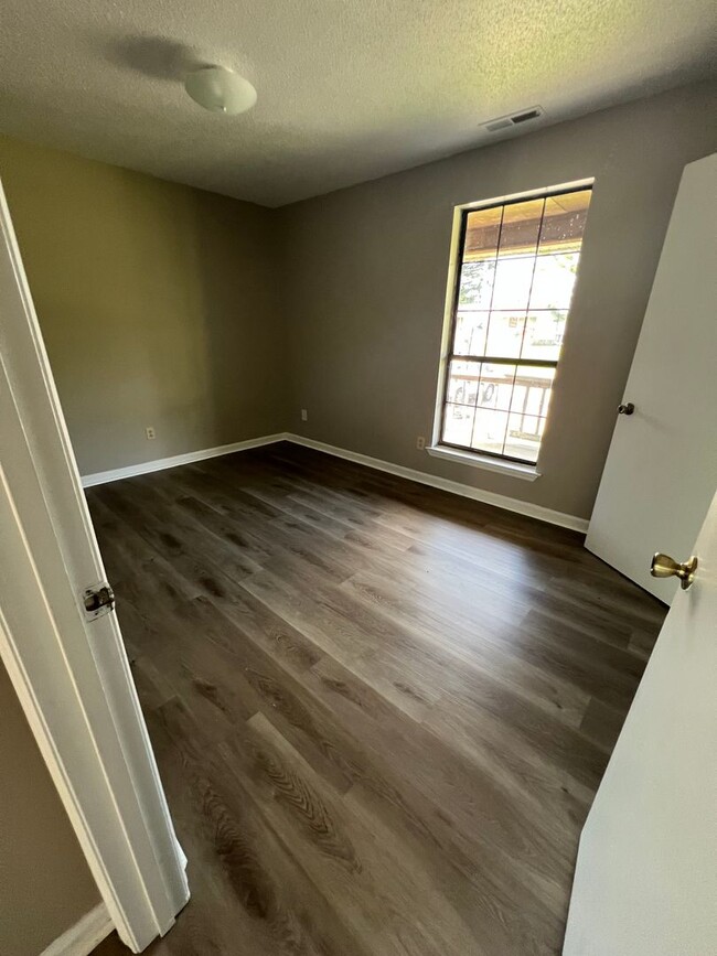 Building Photo - Two Bedroom Duplex in Ringgold GA