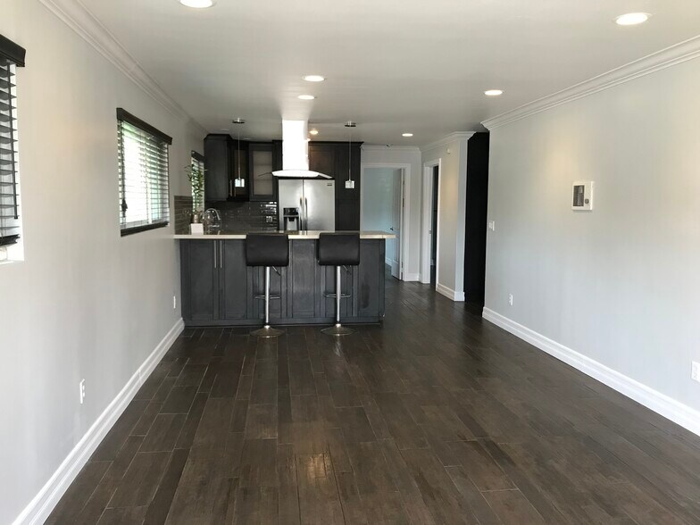 Building Photo - 695 Chula Vista St