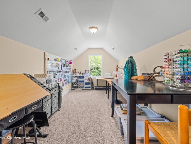 Building Photo - 151 Broadleaf Dr