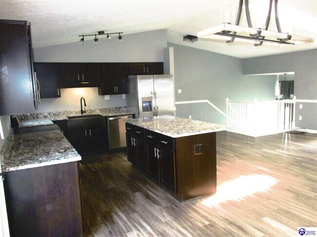 Building Photo - 609 Foxfire Rd